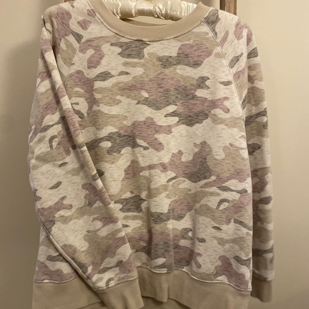 Girls Old Navy Pink/Purple Camouflage Sweatshirt, Medium